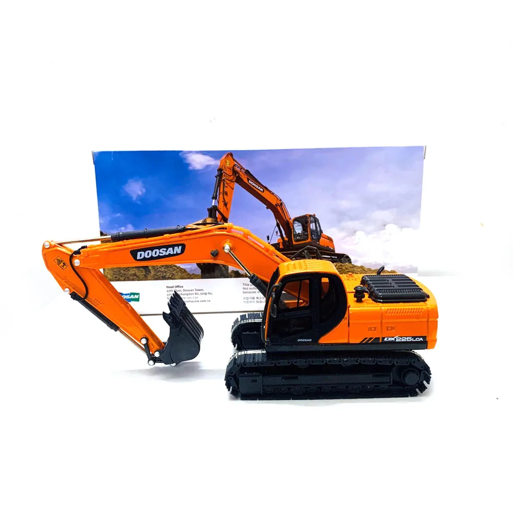 

DX225LCA Hydraulic Excavator 1/40 Scale Boy's birthday gift, toy scene decoration, mechanical engineering model collection