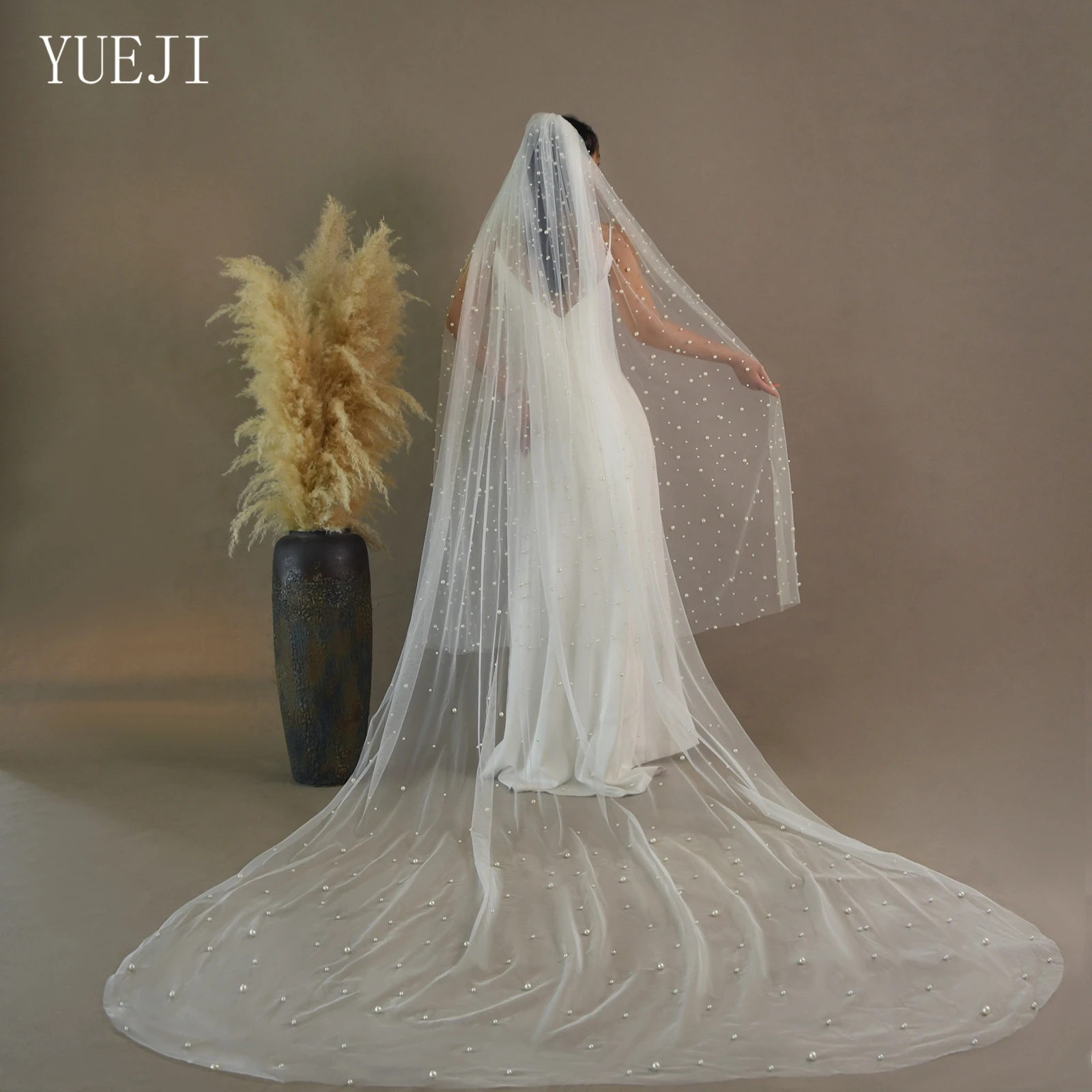 YUEJI رائعة ورائعة طبقة مزدوجة اللؤلؤ الحجاب الزفاف المتخصصة تصميم فريد الطبقات تقليد اللؤلؤ فستان الزفاف نمط V246