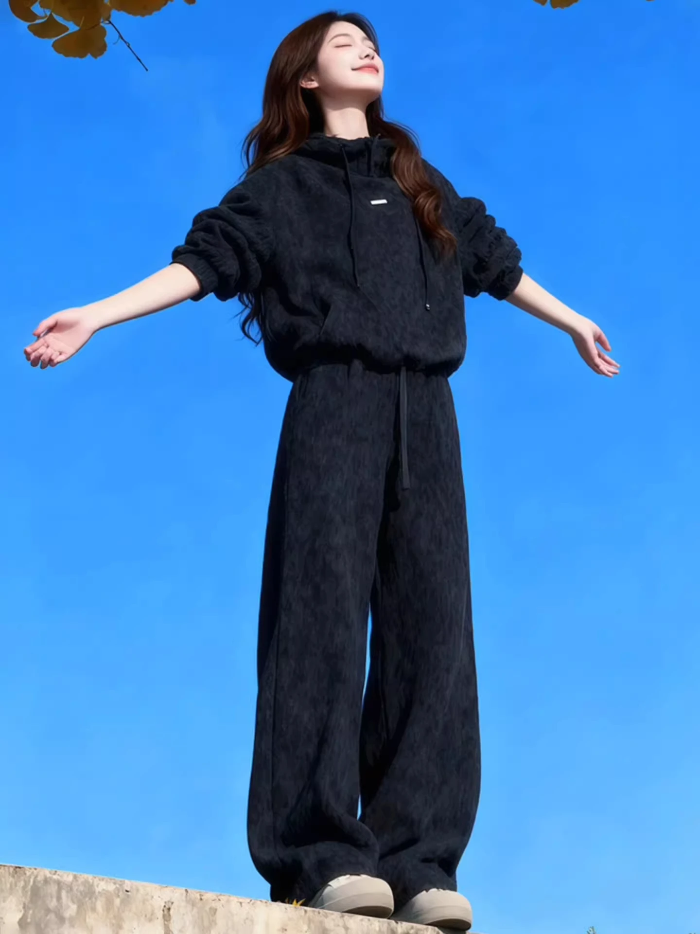 

Winter New Fashionable Sportswear Set Women's Fleece Lined Sweatshirt And Pants Casual High Waist Trousers Warm And Stylish