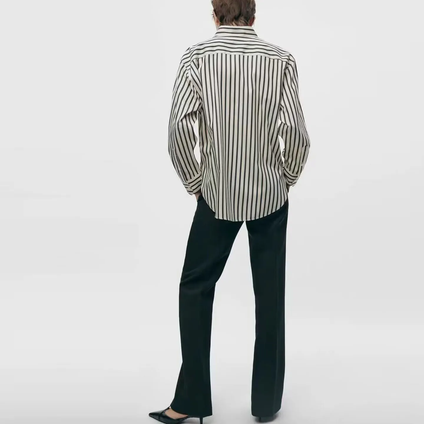 

Z 2025 Autumn New Women's Personali Stripe Silk irt Versatile Long Sve European Sle Faion Ladies Premium Clot...