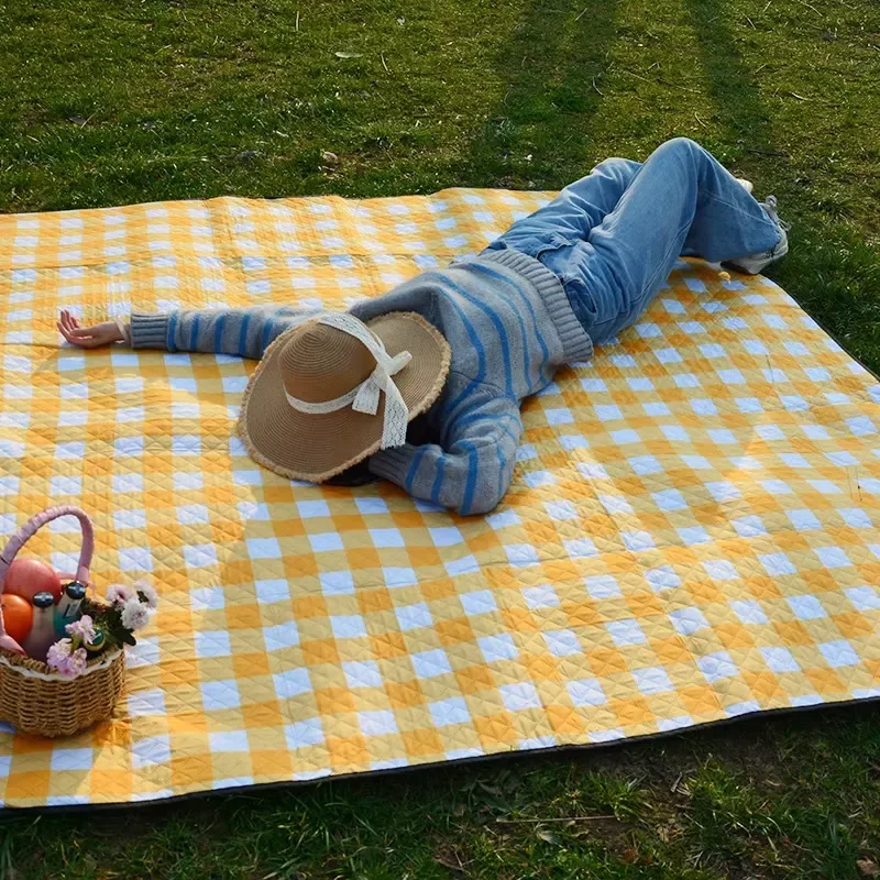 Custom Carpet Large Thick Roll up Padded Outside Foldable Waterproof Picnic Mat for Outdoor Beach