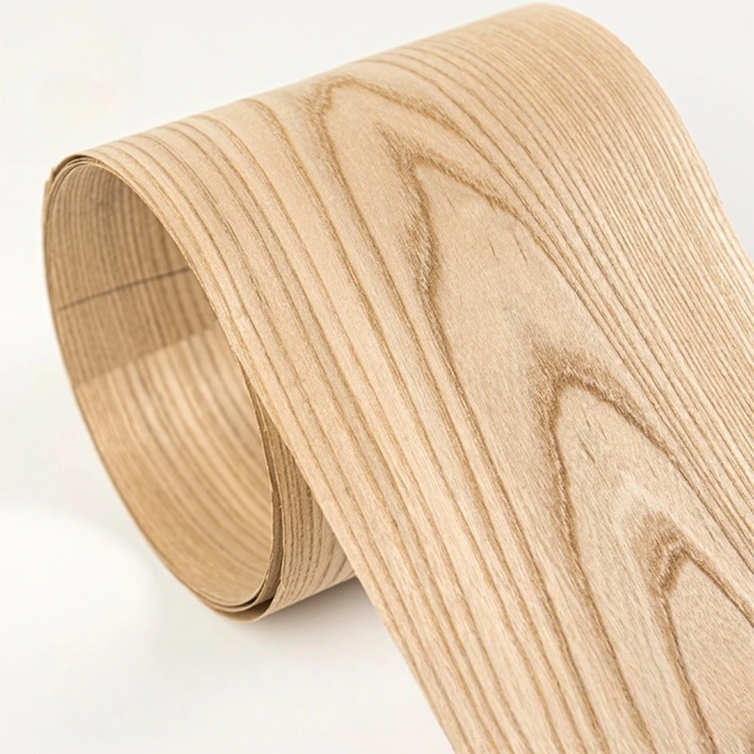 Impiallacciatura di legno a grana figurata di olmo naturale spessa 0,5 mm e venature dritte per la decorazione interna di mobili per la lavorazione del legno