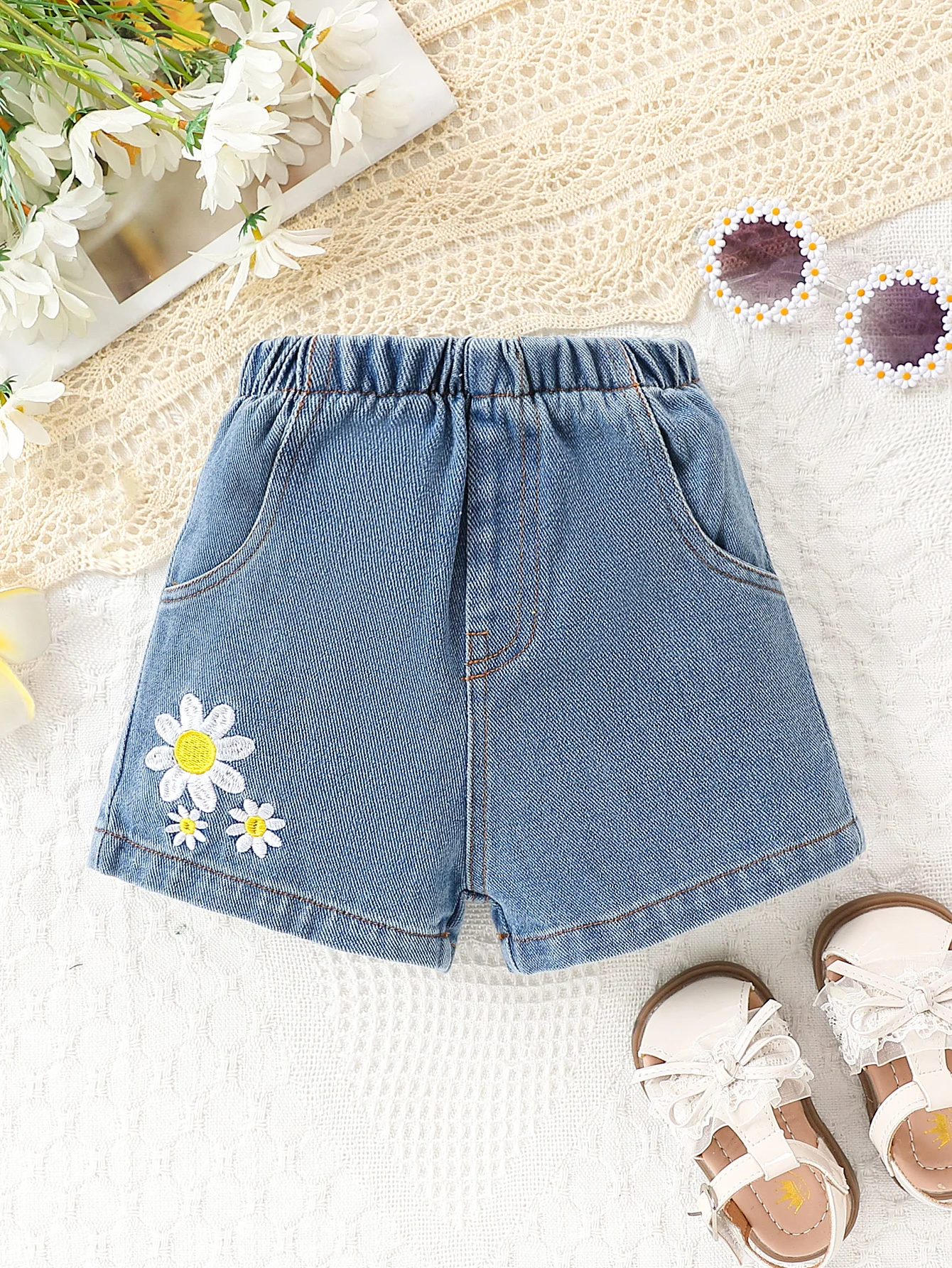 1pc Summer Toddler Girl Daisy Denim Shorts 1-4Y | Daisy Embroidery, Elastic Waist, Side Pockets | Washed Denim