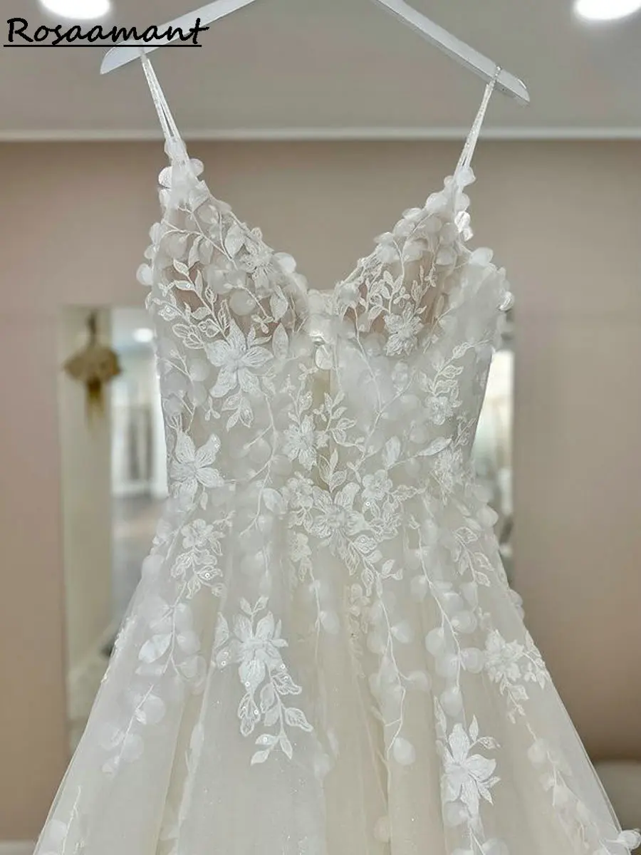 

Elegant Illusion Spaghetti Straps A-Line Wedding Dresses Sleeveless Appliques Lace Boho Country Bridal Gowns