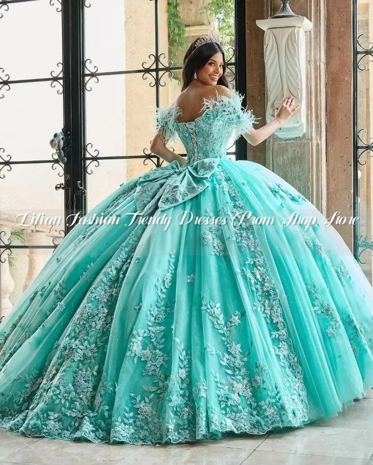 Vestido de quinceañera con hombros descubiertos de princesa de cuento de hadas, corsé Floral con apliques de plumas, con cordones, 15