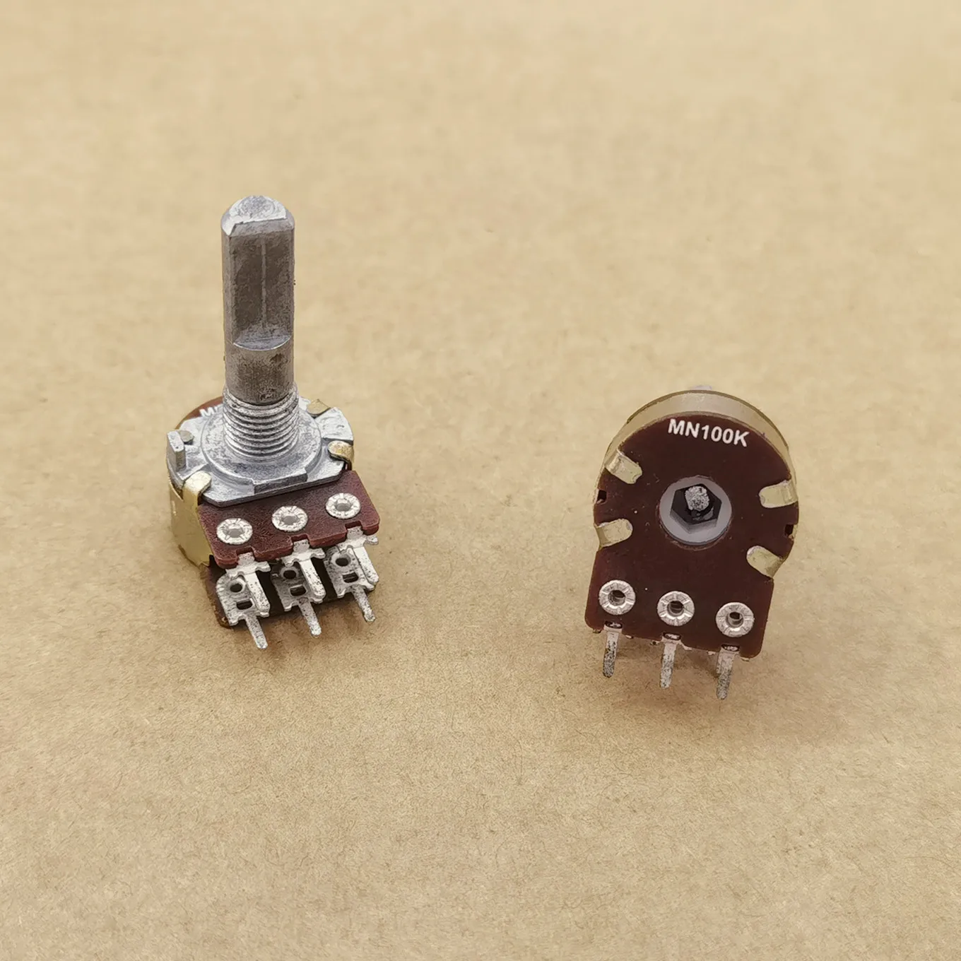 Hot Spot 16 Type Dual Balanced Potentiometer MN100K with Midpoint Handle Length 25MMF Center Zeroing (SWITCH)