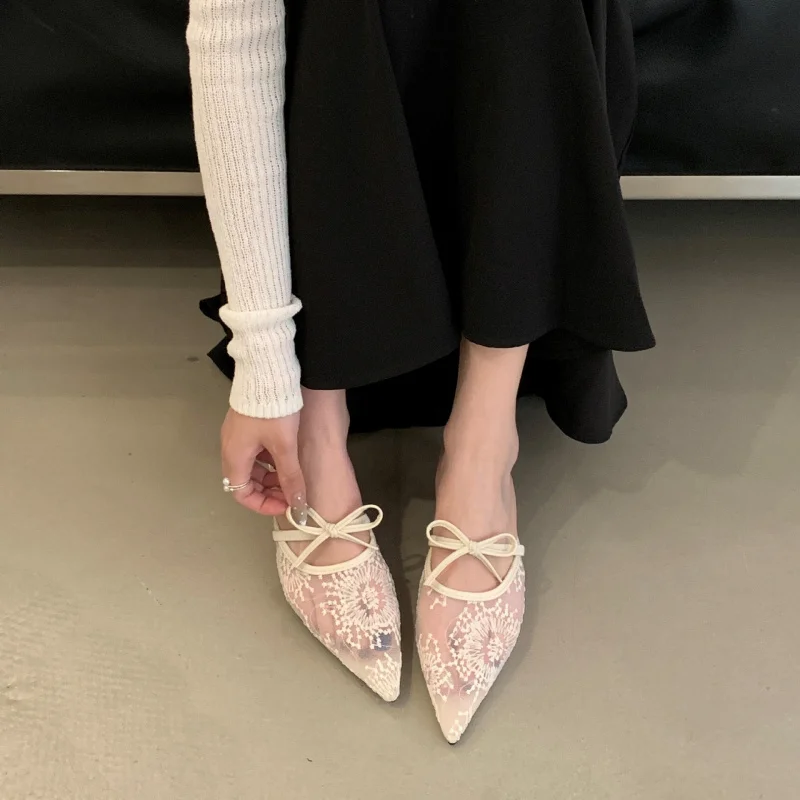 

Кружевные тапочки во французском и гонконгском стиле, женские туфли на высоком каблуке с острым носком, новая модная женская обувь лета 2025 г.