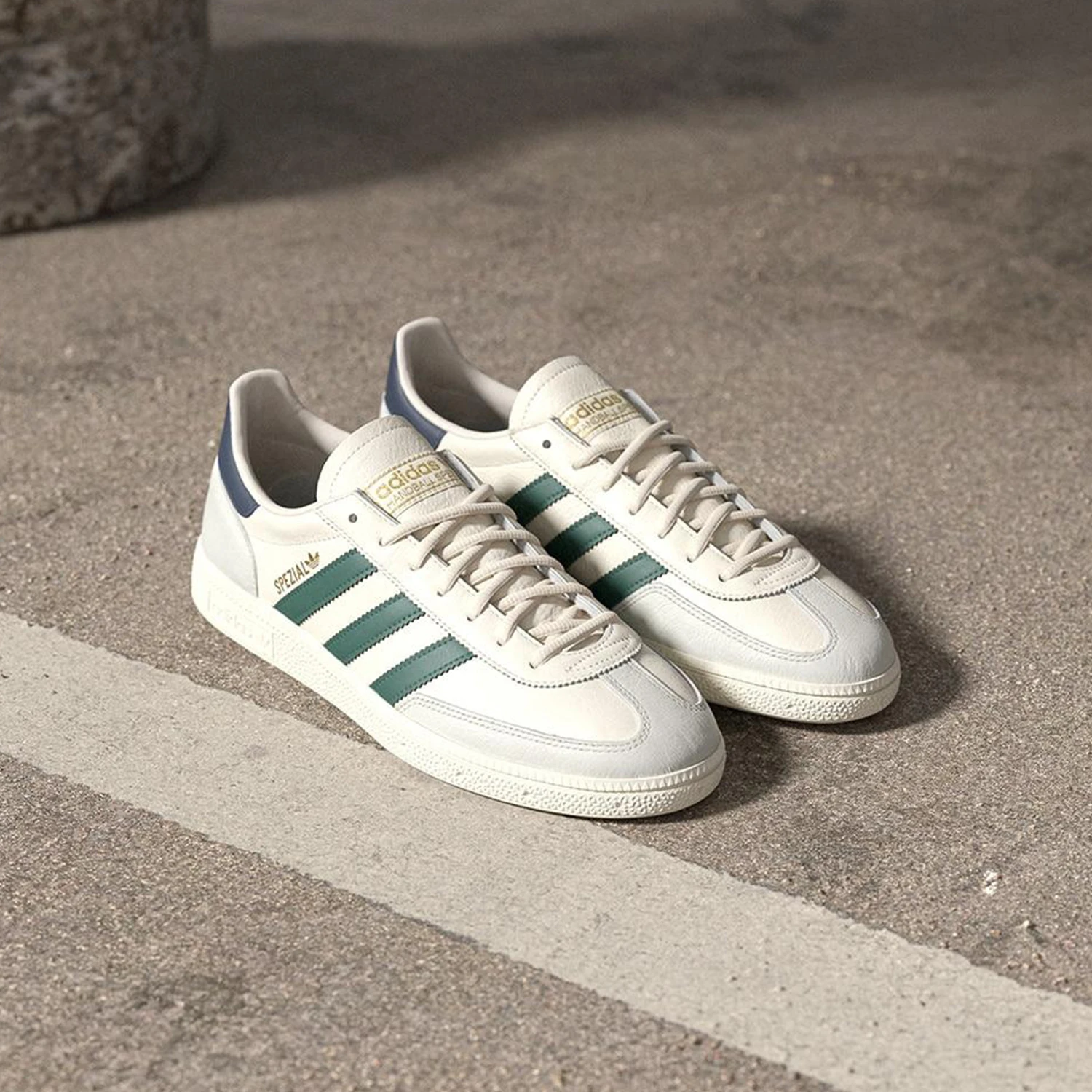 

Adidas Official Genuine Three Stripes Men's and Women's Casual Lightweight Classic Sports Shoes JH5451