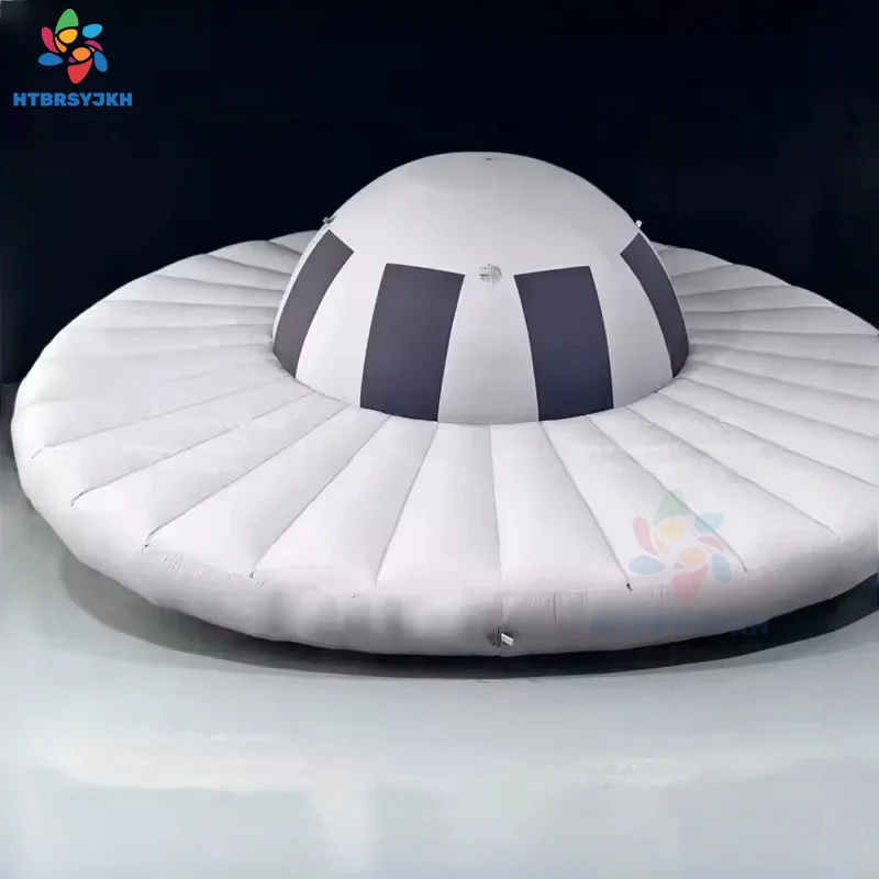 Flugzeugförmiges UFO-Modell mit Inflation, aufblasbare Cartoon-Imitation, Fantasy-Weltraumthema mit kreativer Technologie