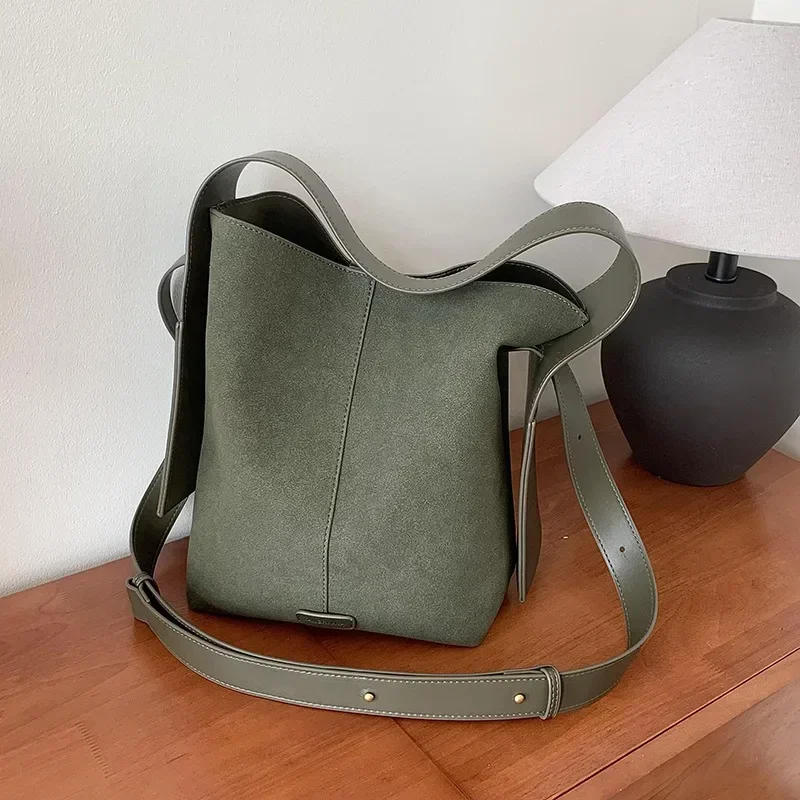 

Shoulder Bag 2024 New Large Capacity Commuting Solid Color Hanging Ear Messenger Bag Crossbody Bag Una Bolsa De Hombro