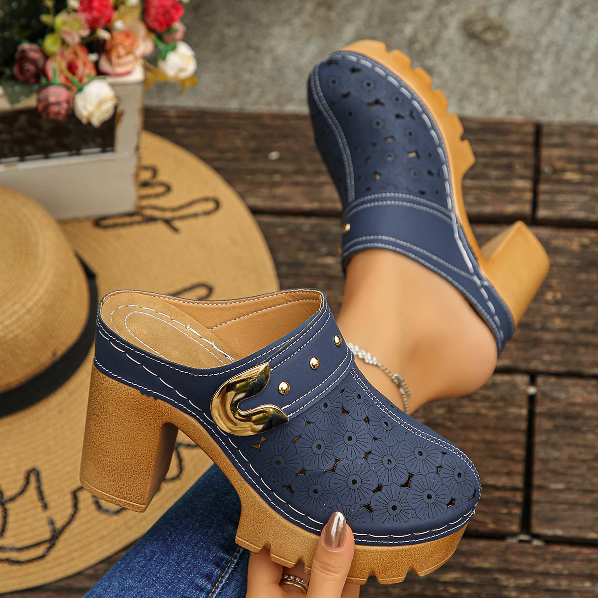 Women Slip-On Sandals Chunky Heel Mules with Flower Pattern Sandals Hollow Upper Closed Toe Shoes for Women Summer Street Shoes