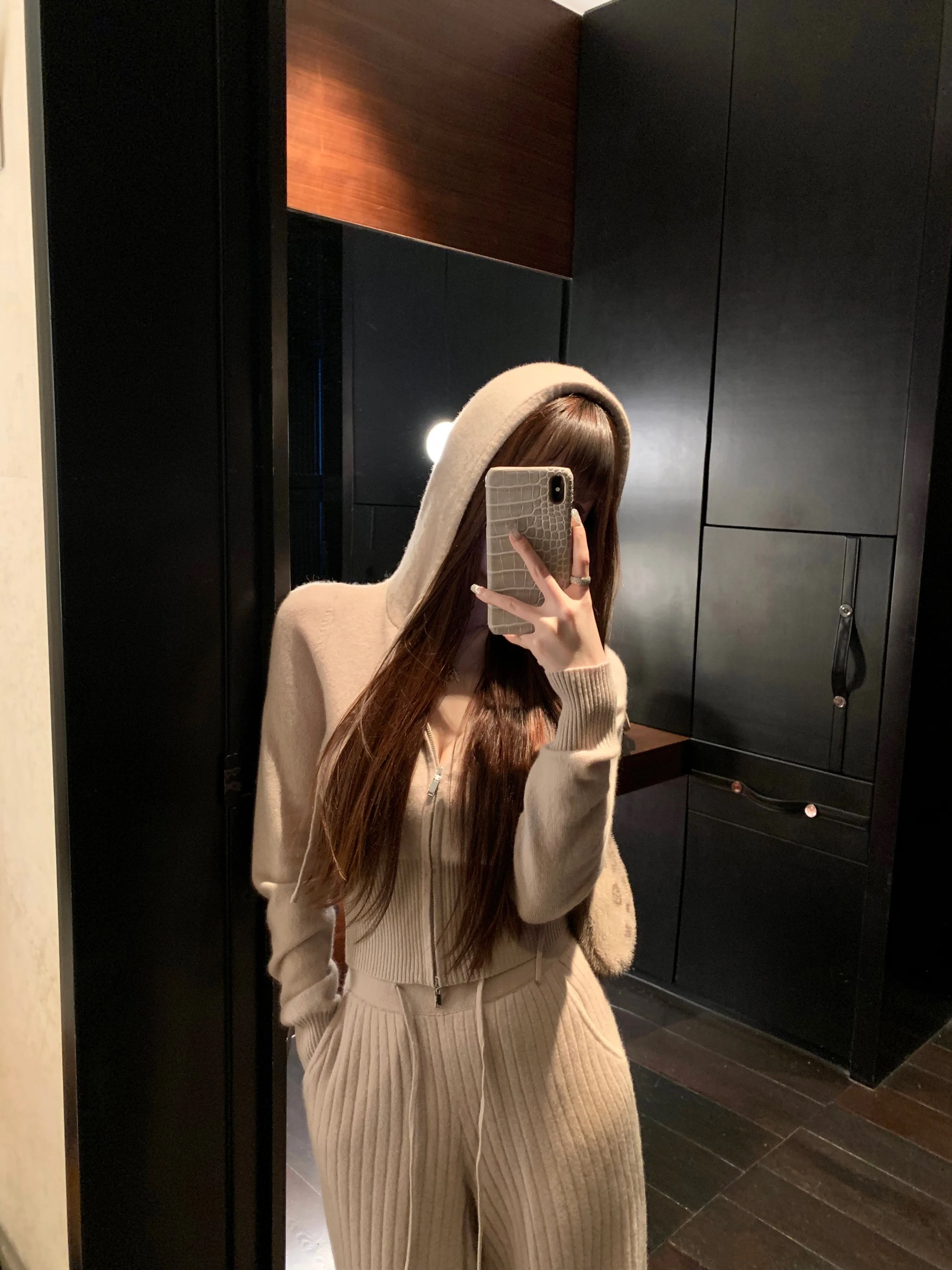 

Комплект CHICYOU: вязаный шерстяной кардиган и брюки, женский модный свободный крой, осенняя коллекция, однотонный, на молнии