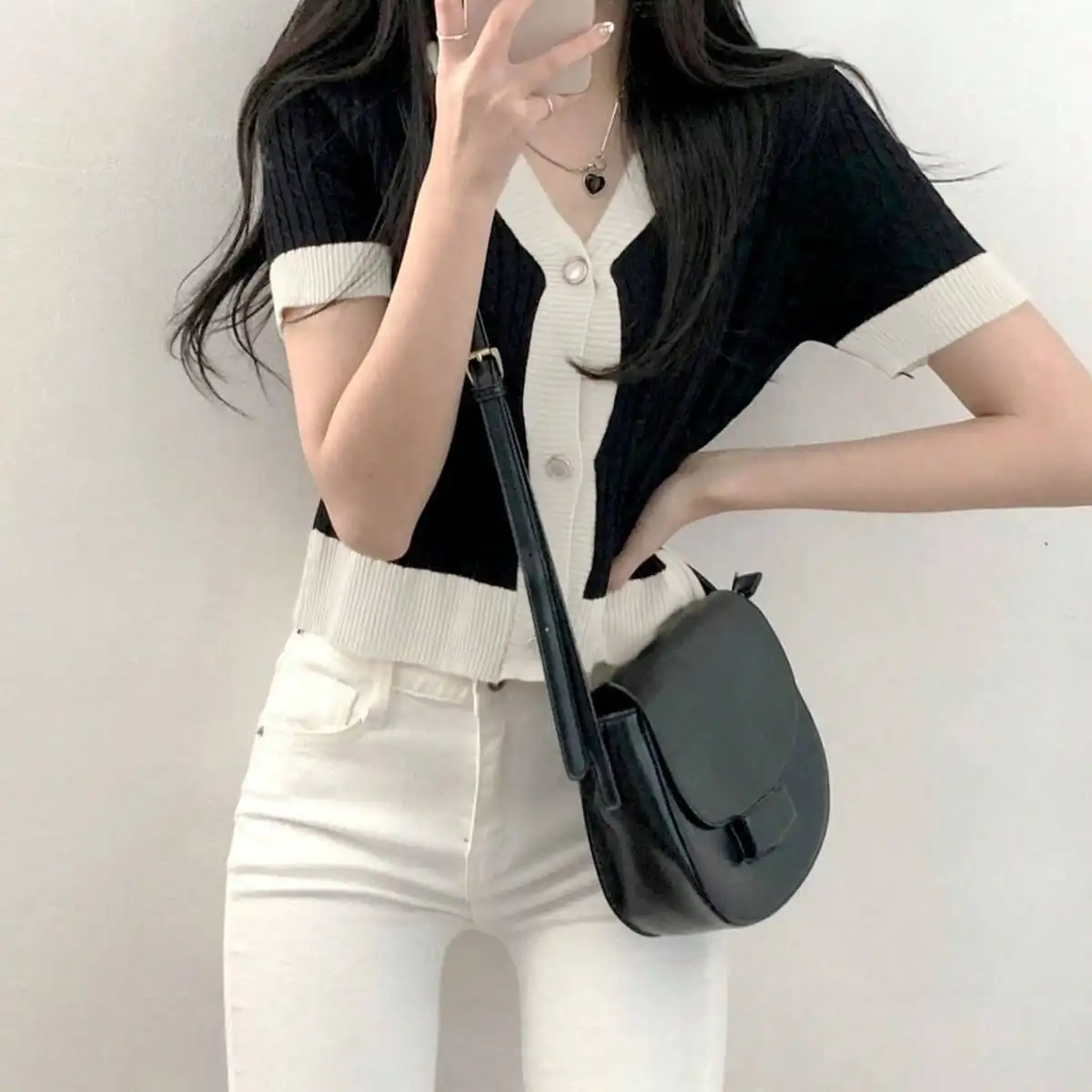 

Korean Chic Summer French Contrasting V-Neck Short-Sleeved Knitted Cardigan Niche Chic High-Waisted Navel-Baring Top for Women