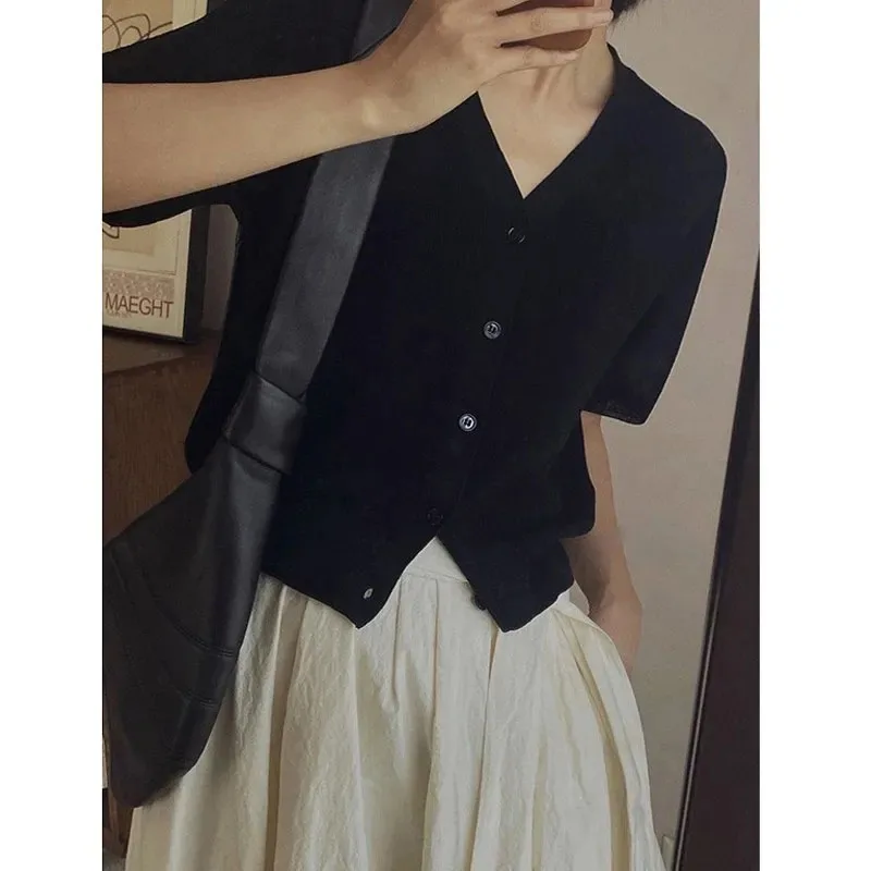 

Women's New Style Stitched V-neck Button Fashion Solid Color Versatile Casual Short-sleeved Knitted Top