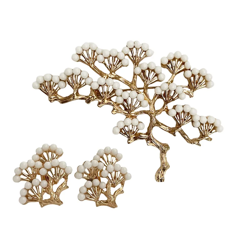 Luxurious Multi Layer Cedar Pine Cypress Branch Crown Pearl Golden Metal Brooch Ear Clip Studs Earrings Womens Fashion Jewelry