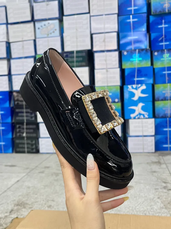 

Женские туфли-лоферы с круглым носком, однотонные, на тонком каблуке, модные, без застежек, с бриллиантовой отделкой, универсальные, удобные, повседневные.