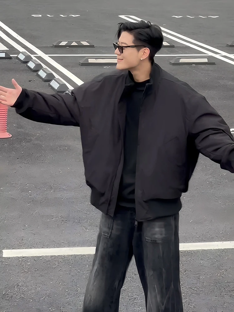 

Мужская зимняя утепленная куртка-бомбер из хлопка и полиэфирного волокна с длинным рукавом на молнии...