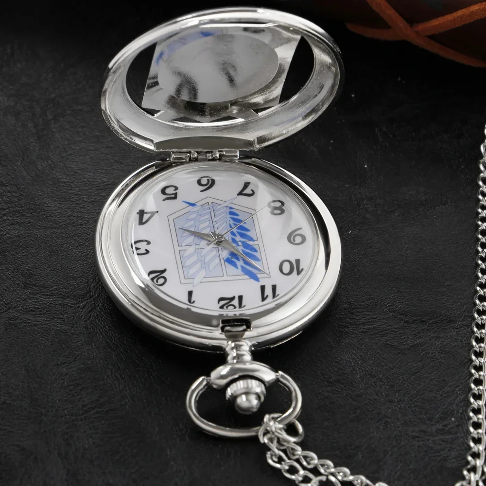 Hoge kwaliteit Attack on Titan quartz zakhorloge - Anime Unisex ketting hanger sieraden cadeau voor mannen en vrouwen