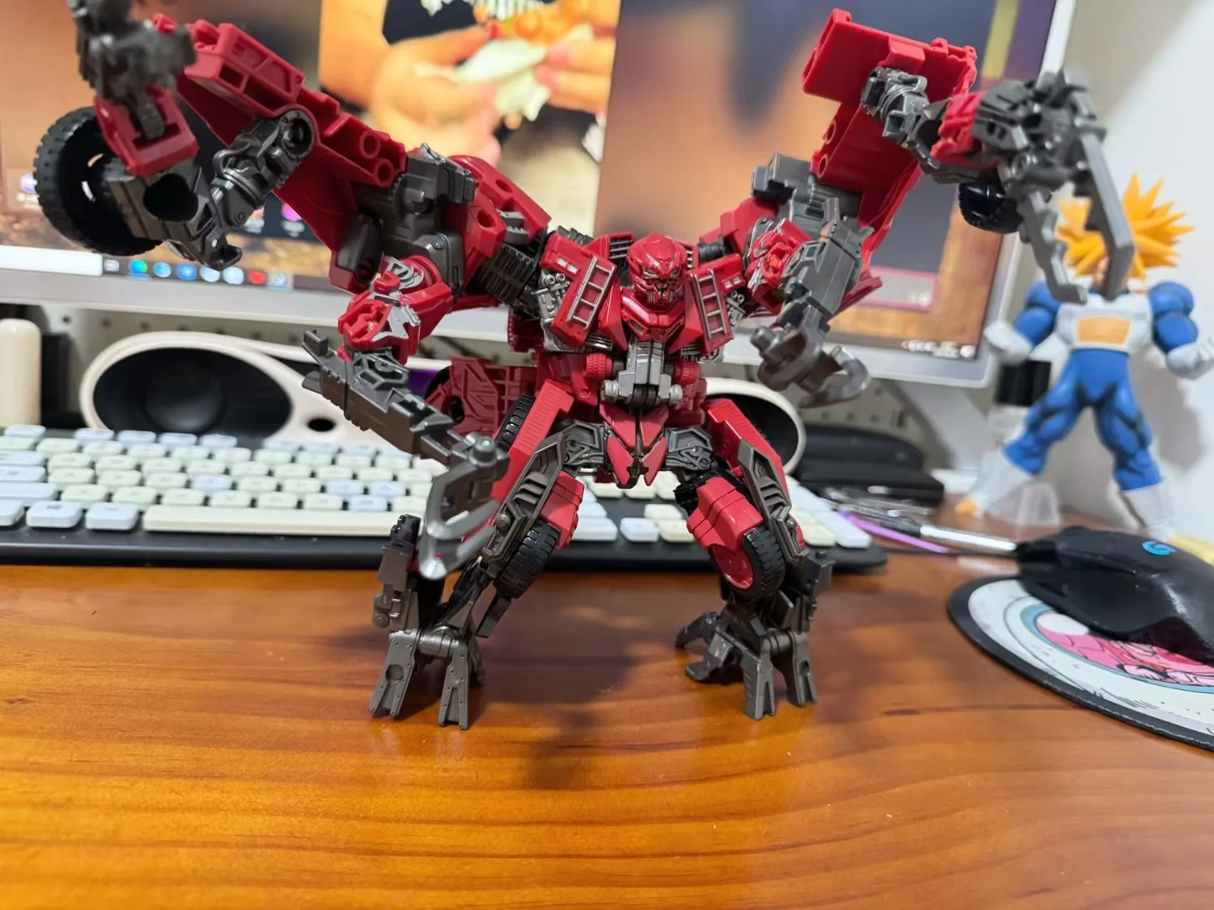 

Transformer SS-55 L-Class Scavenger Action Figures Robot Collectible Model Toys Boy Car Gifts Assembling model anime characters