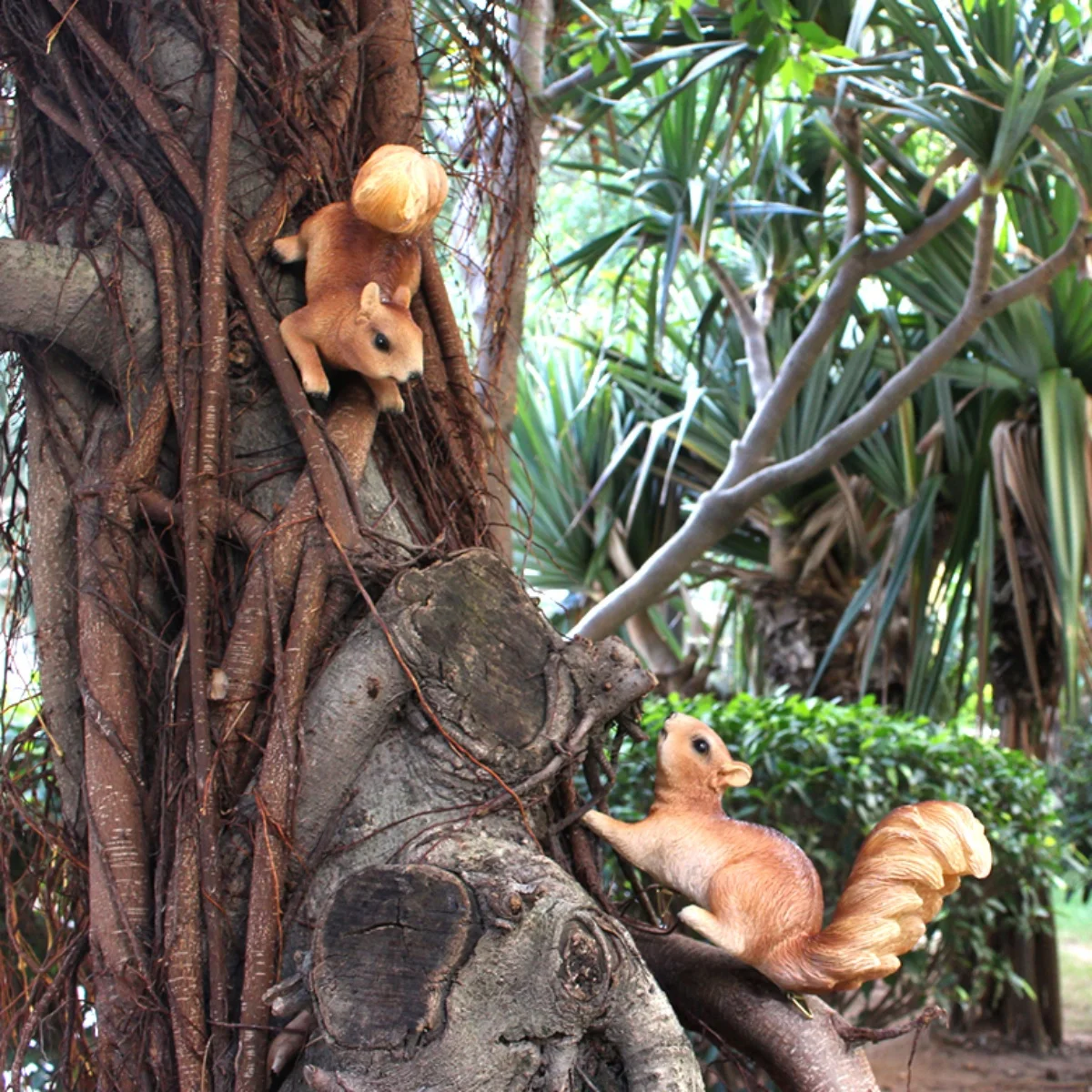 Resin Squirrel Tree Hanging Set 2, Large Tree Decoration, Simulated Animal Ornament, Outdoor Courtyard Lawn Decoration