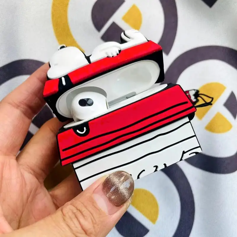 

MINISO Snoopy Airpods Protective Case Kawaii Cute Anime Toys Red House Cartoon Creative Earphone Soft Silicone Protective Case