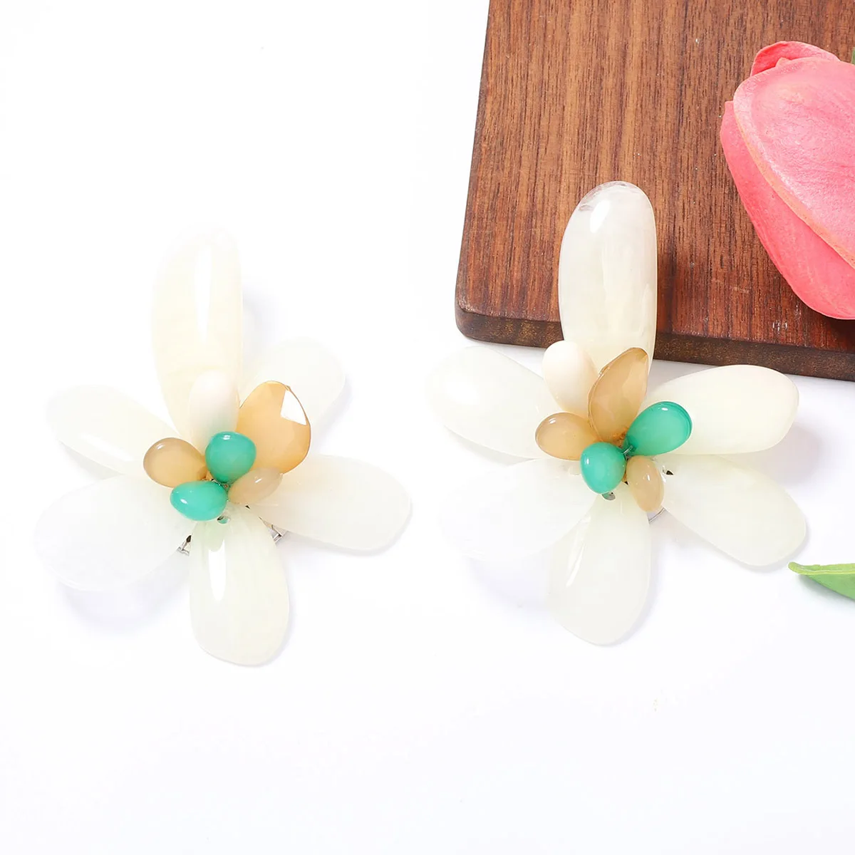 2026 Neue Modische Harz-Blumen-Ohrhänger für Damen, Bohemian Sommer Strand Party Schmuck Ohr-Accessoires – Detail 3