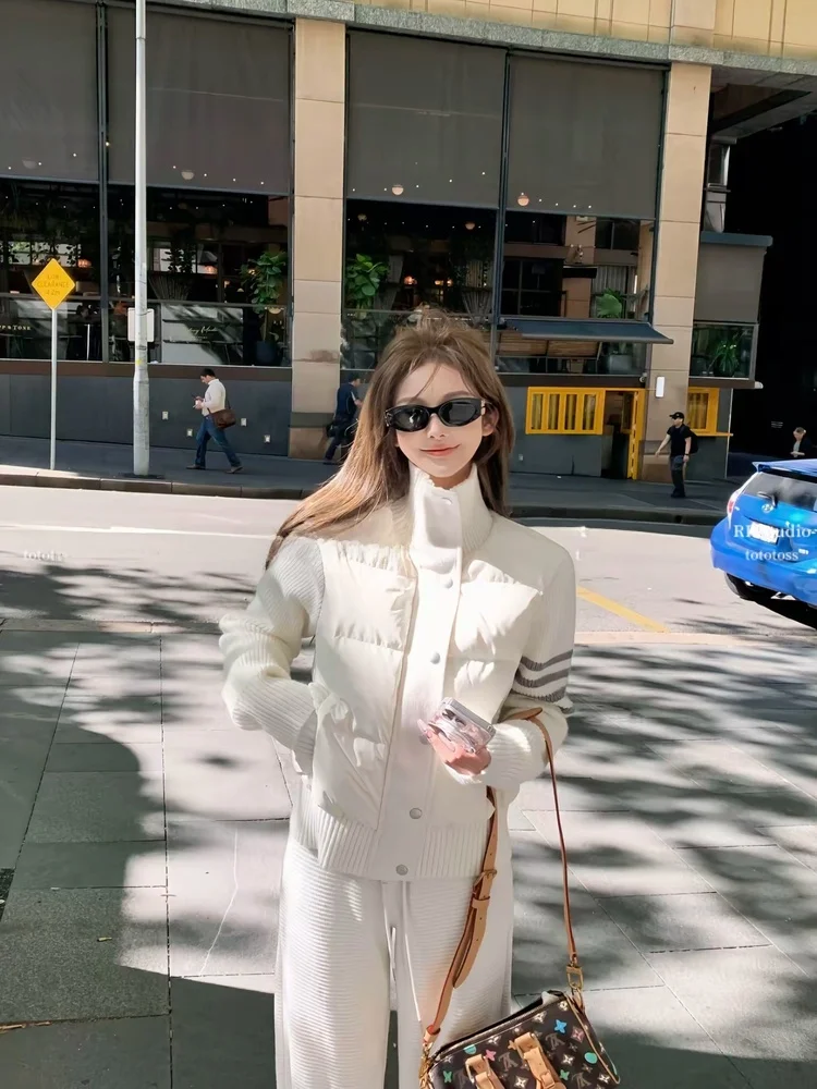 

Утепленная женская куртка из трикотажа с пэчворком и 90% белым пухом, универсальная, с воротником-стойкой, теплая верхняя одежда