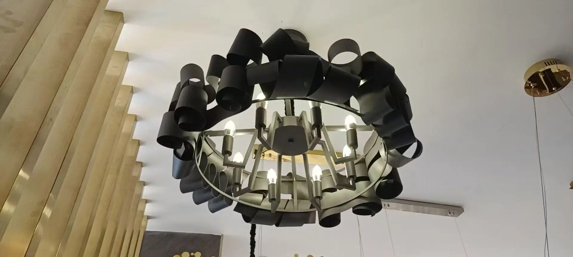 Modern Luxury Design Restaurant Decoration Pendant Light Personalized Art Living Room Bedroom Light Minimalist LED Pendant Light