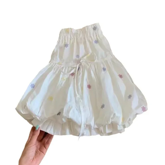 Spódnica do połowy długości dla kobiet lato 2025 nowy design krótki spódniczka kokardka spódnica z pąkami kwiatowymi