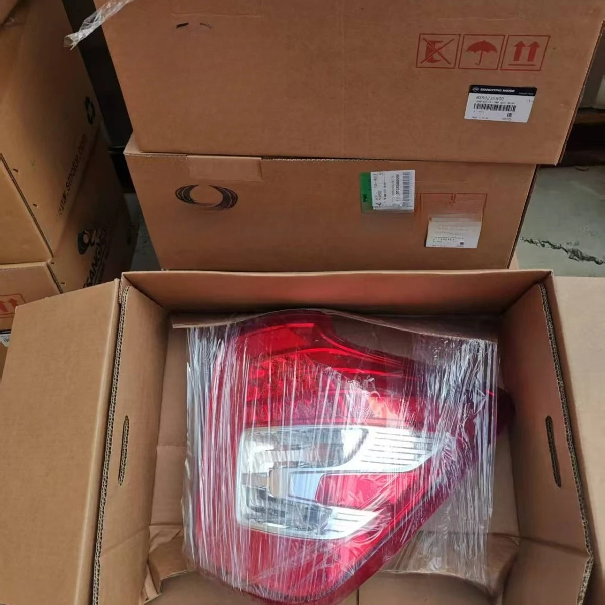 Double Dra gon Tivira Rear Tail Light Assembly Tivoli XLV Original Tail Light Left and Right Tail Light 8360235500 8360135500