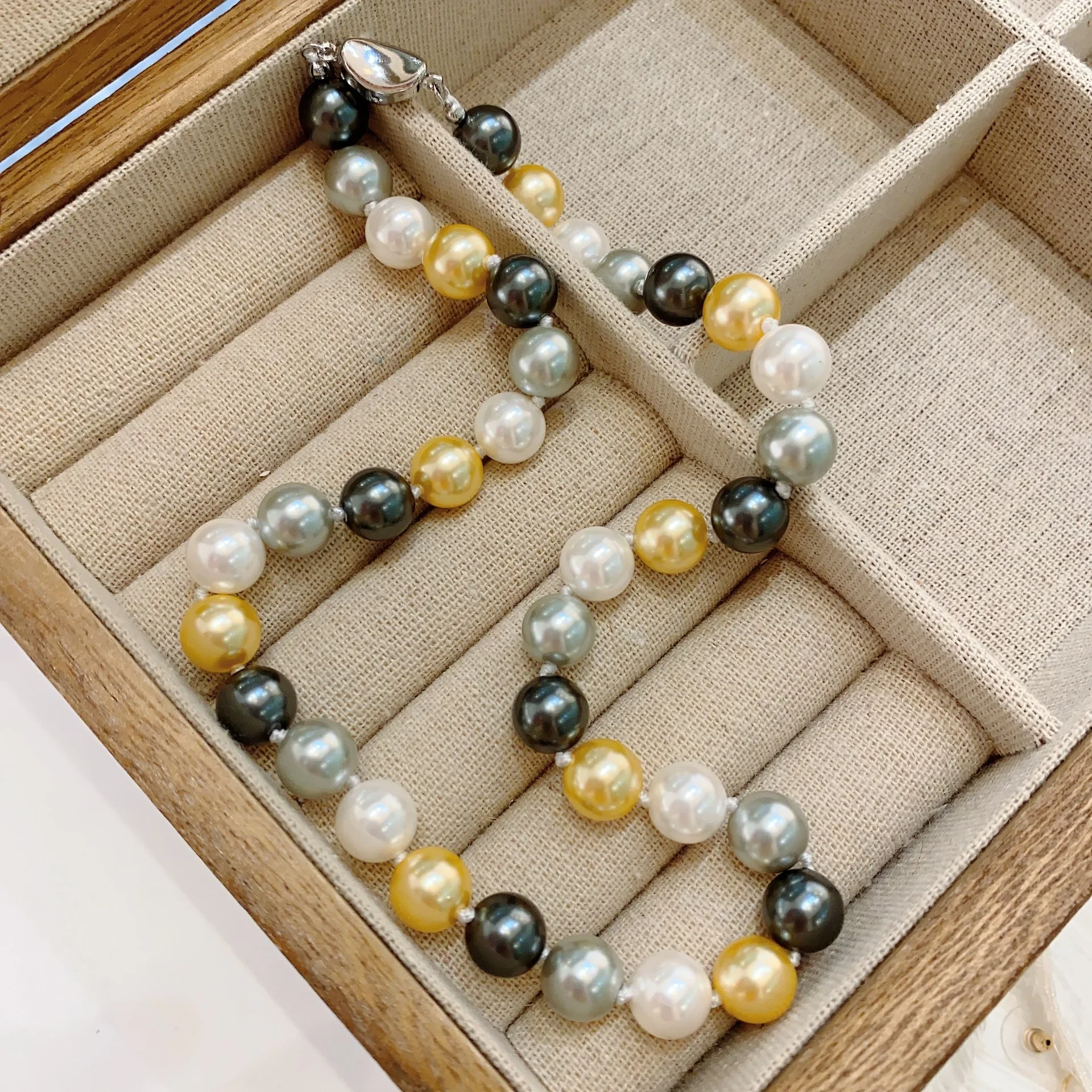 Trendy Jewelry Vintage Temperament Mixed Color Simulated Pearl Necklace for Women Female Simply Design Accessories Hot Selling