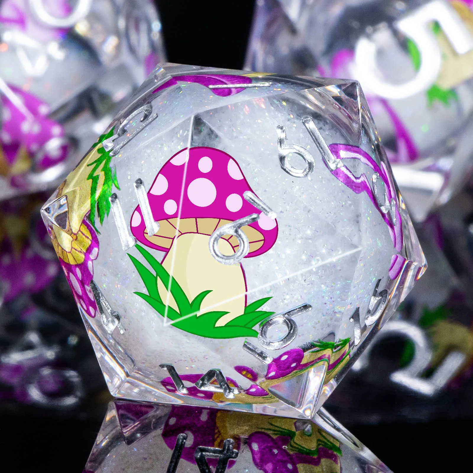 

Mushroom Liquid Core Dice, 7pcs Sharp Edge Resin Dice Set DND for Dungeon and Dragon, Role Playing D&D Dice D20 D12 D10 D8 D6 D4