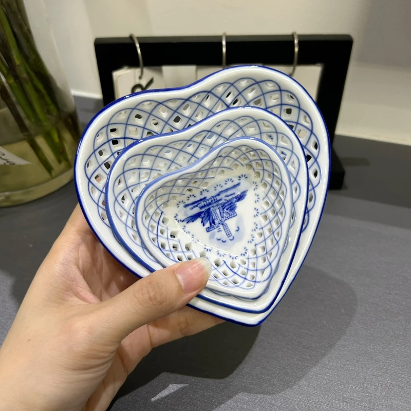 Dutch Heart-shaped Hollow Plate Hand-painted Ceramic Plate Jewelry Plates Limited Blue and White Windmill Fruit Plate Tableware