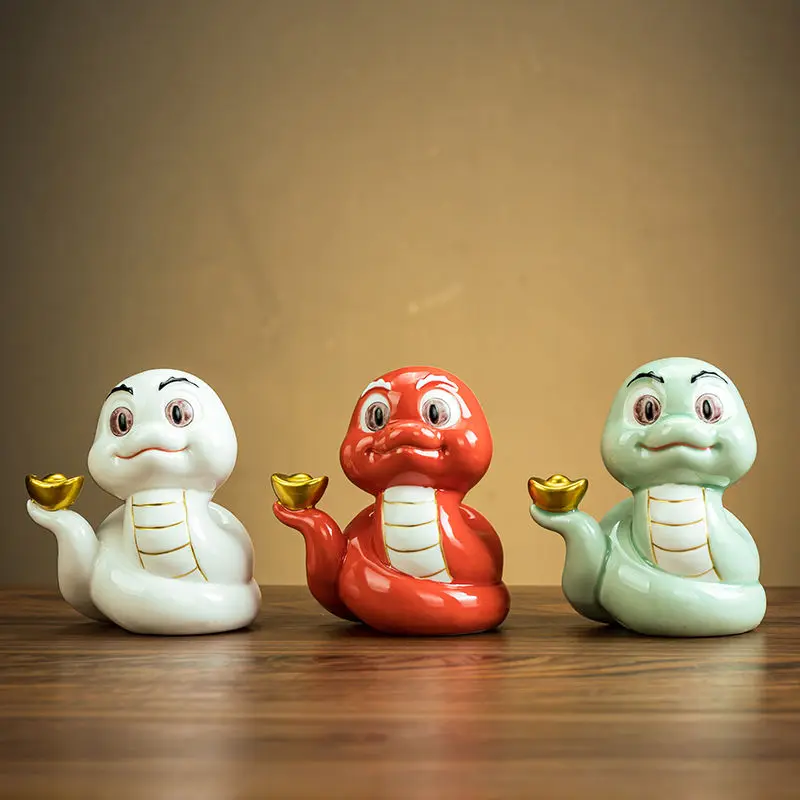 

2025 Year of the Snake Mascot Ornaments Tea Pet Lucky 12 Zodiac Ornaments Snake to Run New Year Gifts