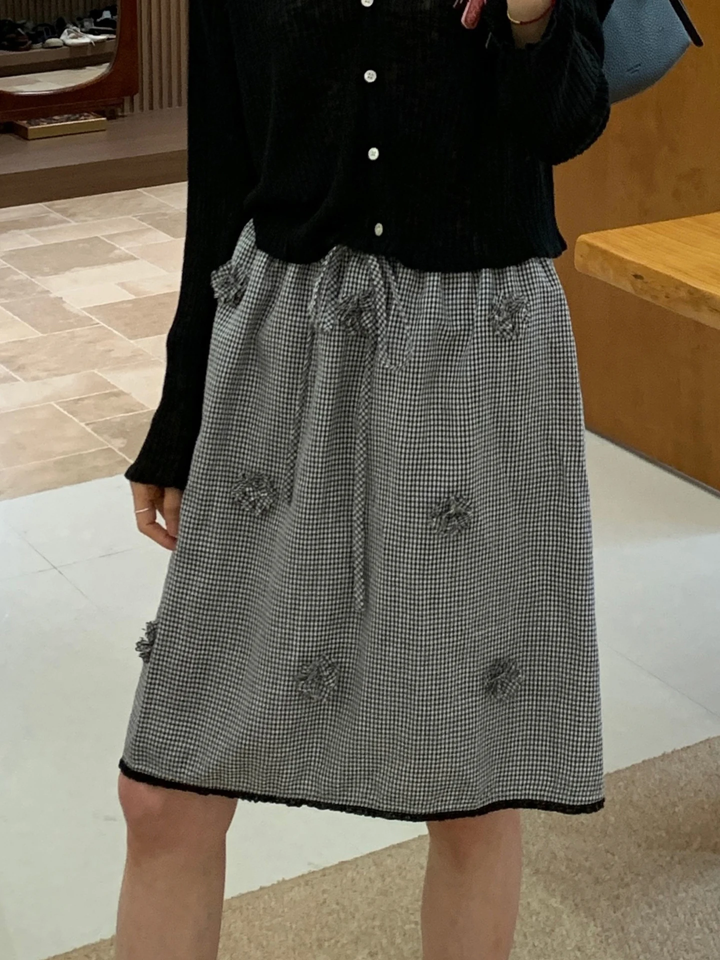 

Юбка-полусолнце BRIVIN в корейском стиле в клетку с 3D-цветочным дизайном для женщин, новая коллекция весна-лето, средней длины, художественная, прямая, облегающая юбка