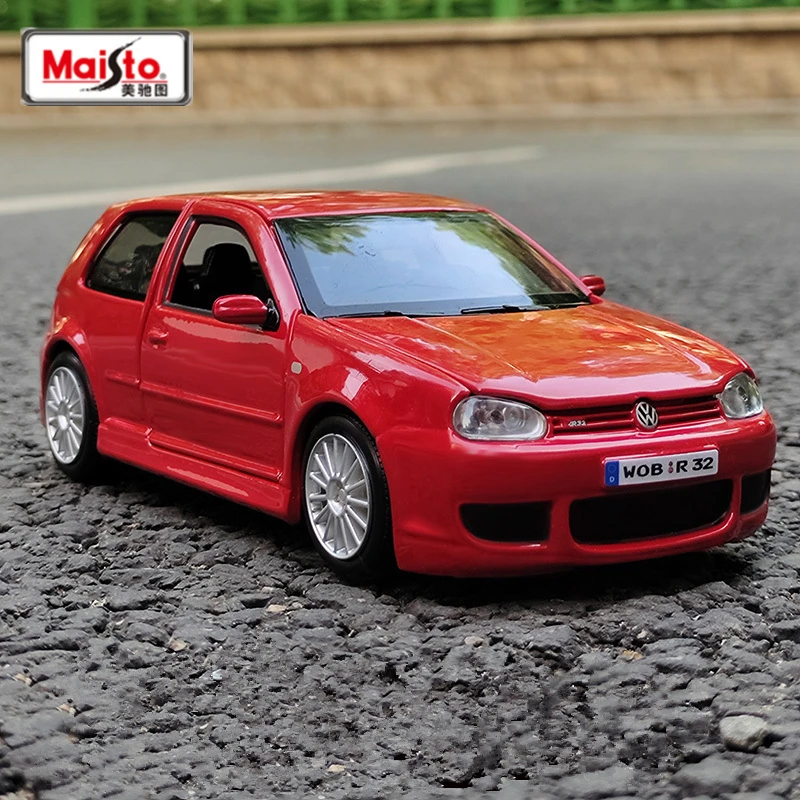 Maisto 1:24 Volkswagen Golf R32 Alloy Sports Car Model Diecasts Metal Racing Car Model Simulation Collection Childrens Toys Gift