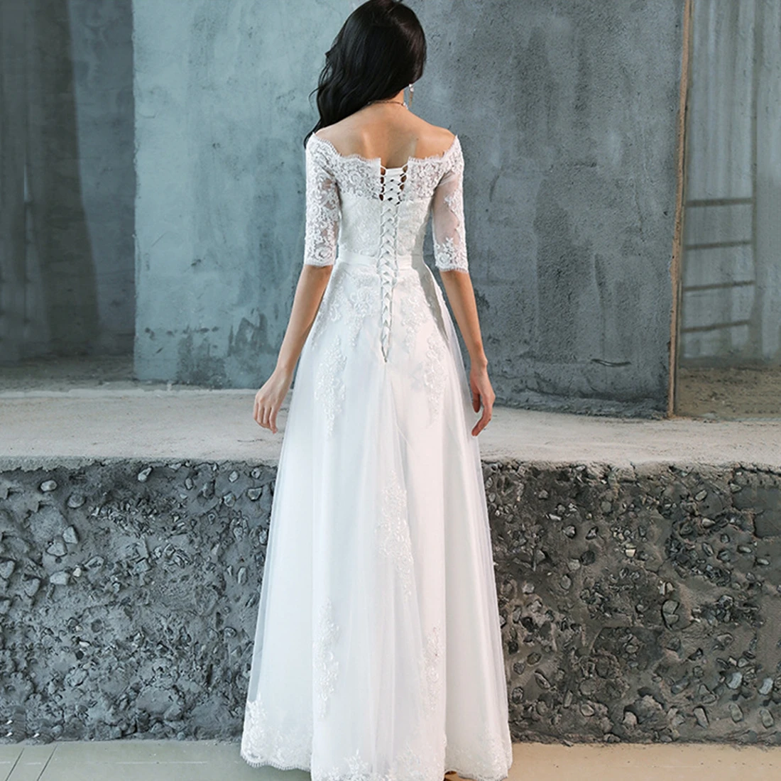 Vintage Boat Neck Floor-Length Wedding Dress with Appliques for Bride