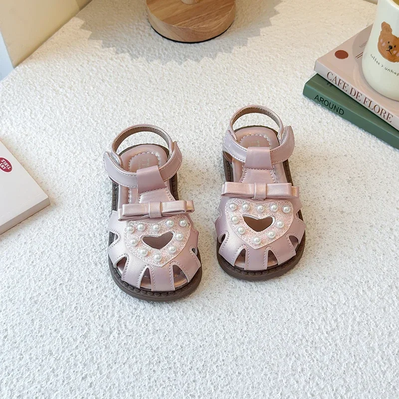 Girls Princess Shoes Hollowed-out Breathable 2025 Summer New Kids Beach Shoes Sweet Bows Love Heart Children Sandals T-strap