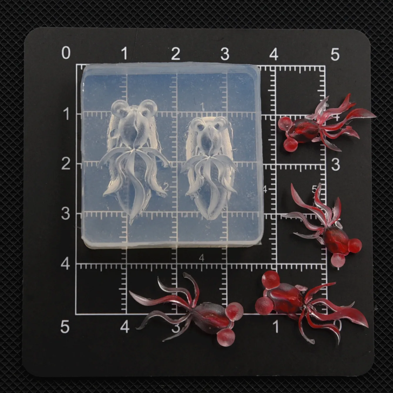 Afbeelding 5: Porseleinen harsklei schattige mini koi vis siliconen mal UV hars sieraden mini goudvis DIY siliconen mallen
