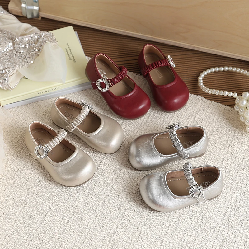 

Girls Mary Jane Shoes Pleated Rhinestone Buckle Soft Sole Children Casual Flats Shoes Sweet Kids Leather Shoes for Party Wedding