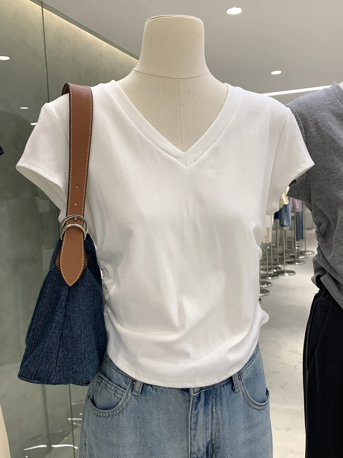 Slimming Korean Style Pure Color V-Neck Short Sleeve T-Shirt Women's Summer Design Gathered Short Top Fashionable Commute