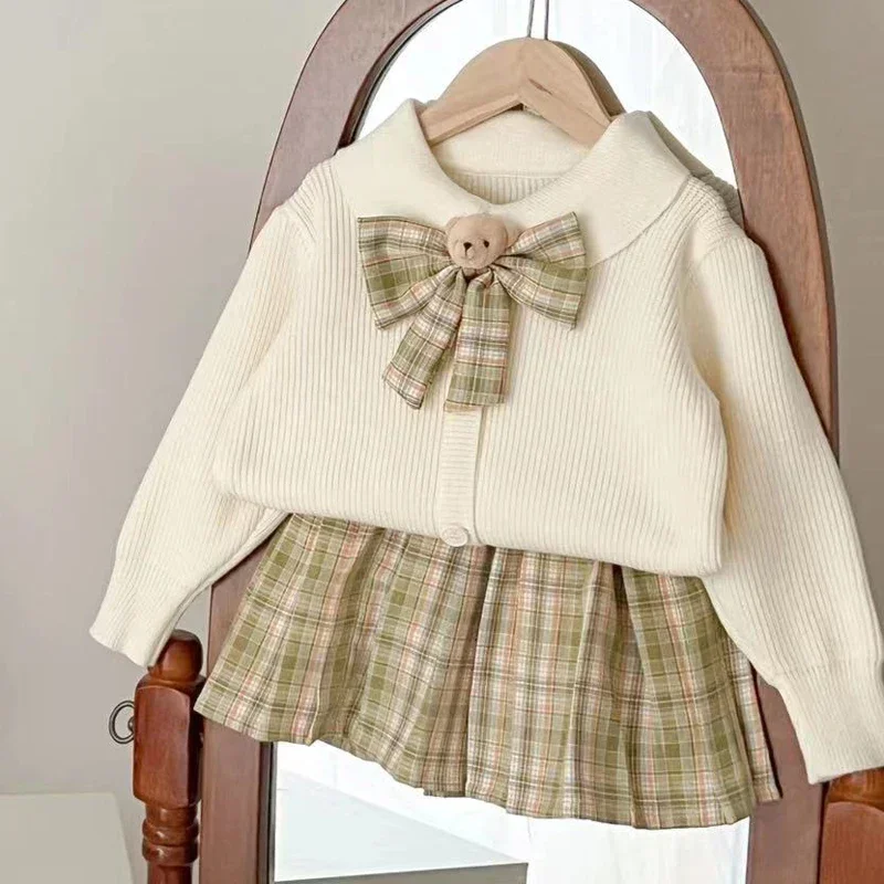 

Autumn Winter Girls Clothing Set Cartoon Bear Bow Decoration Knitwear+Stripe Pleated Skirt 2Pcs For 2-6Y Kids Casual Suit