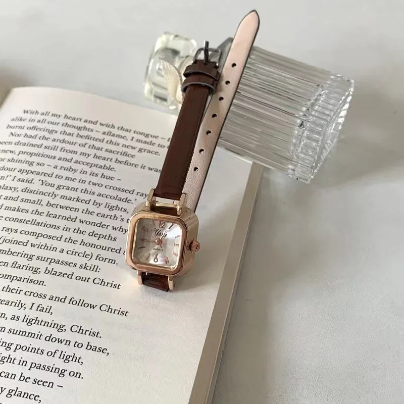 Female Quartz Wristwatches Leather Strap Simple Classic Women Small Square Dial Watch Vintage Elegant Casual Watches Reloj Mujer