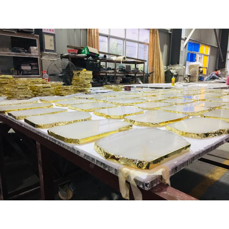 custom.Factory Directly Supply Large  Size Natural Gemstone Crystals Trays  Agate Amethyst Gemstone Platter with Box