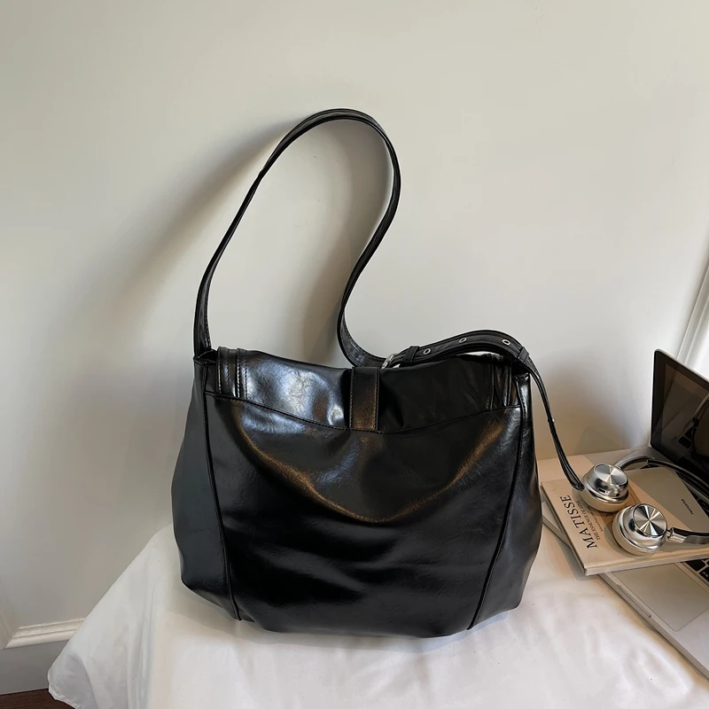 حقيبة ذات سعة كبيرة بتصميم مريح 2025 حقيبة كتف كروس متعددة الاستخدامات جديدة للتنقل اليومي حقيبة حمل جلدية ناعمة 3083JY