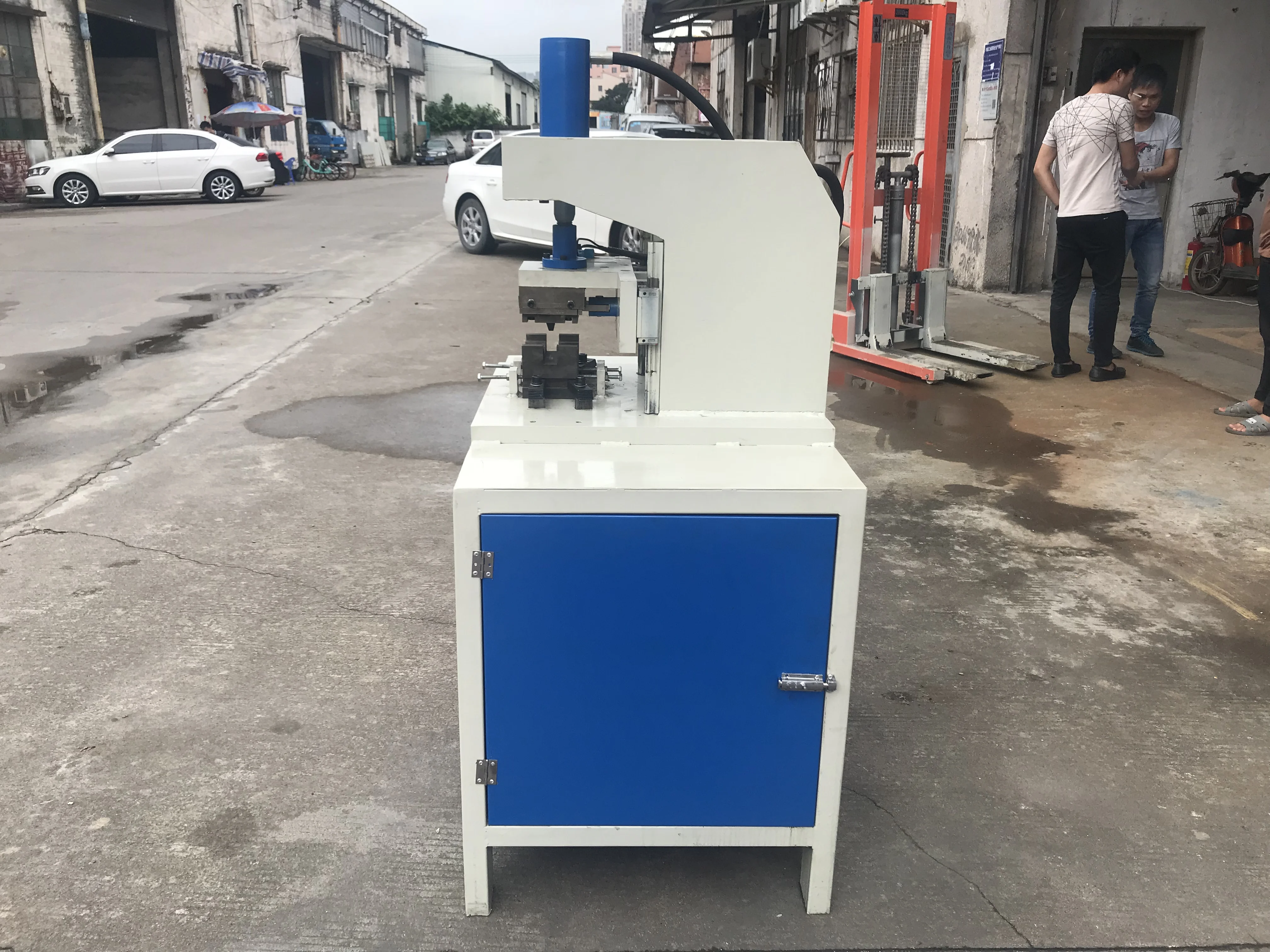 High Quality Hydraulic Steel Pipe Angle Punching Machine Automatic Tube Corner Notching Machine Hydraulic Pipe Punching Machine