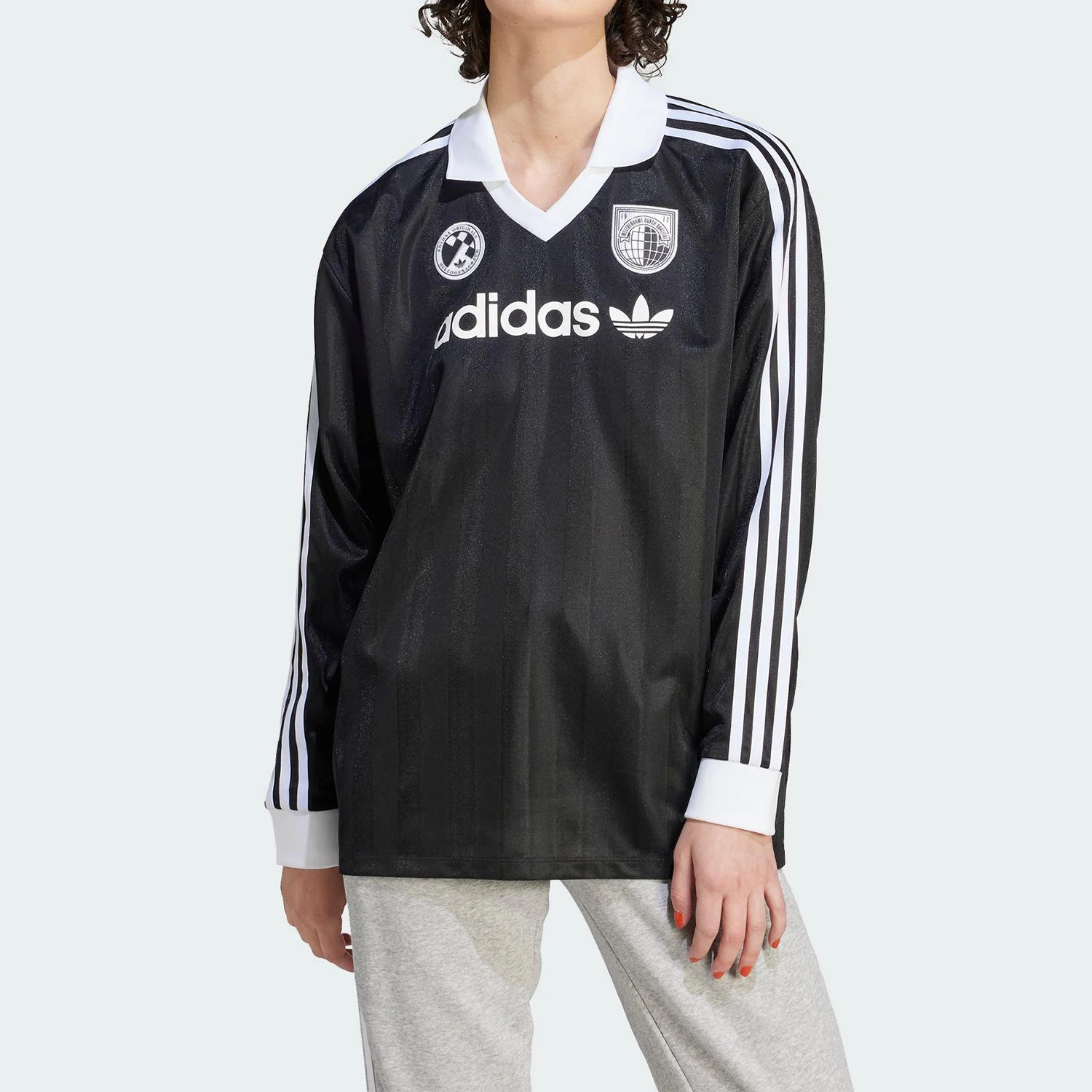 

Оригинальная женская повседневная свободная футболка Adidas с V-образным вырезом, тремя полосками и длинными рукавами реглан IR9769