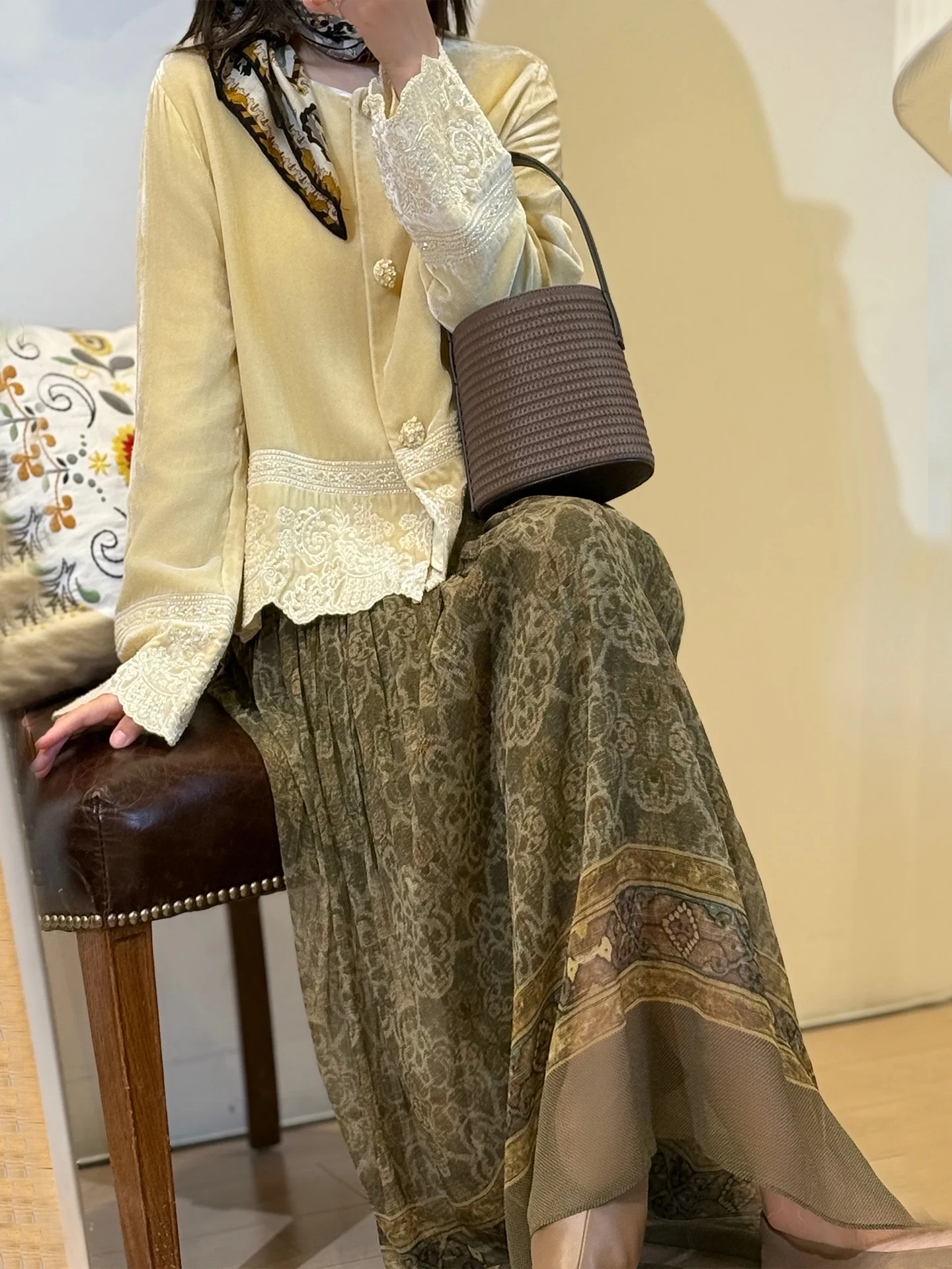 

Petite Aesthetic New Chinese Style Heavy Embroidery Velvet Jacket Two Colors True Silk Long Sleeve Women's Fashion Spring Coat