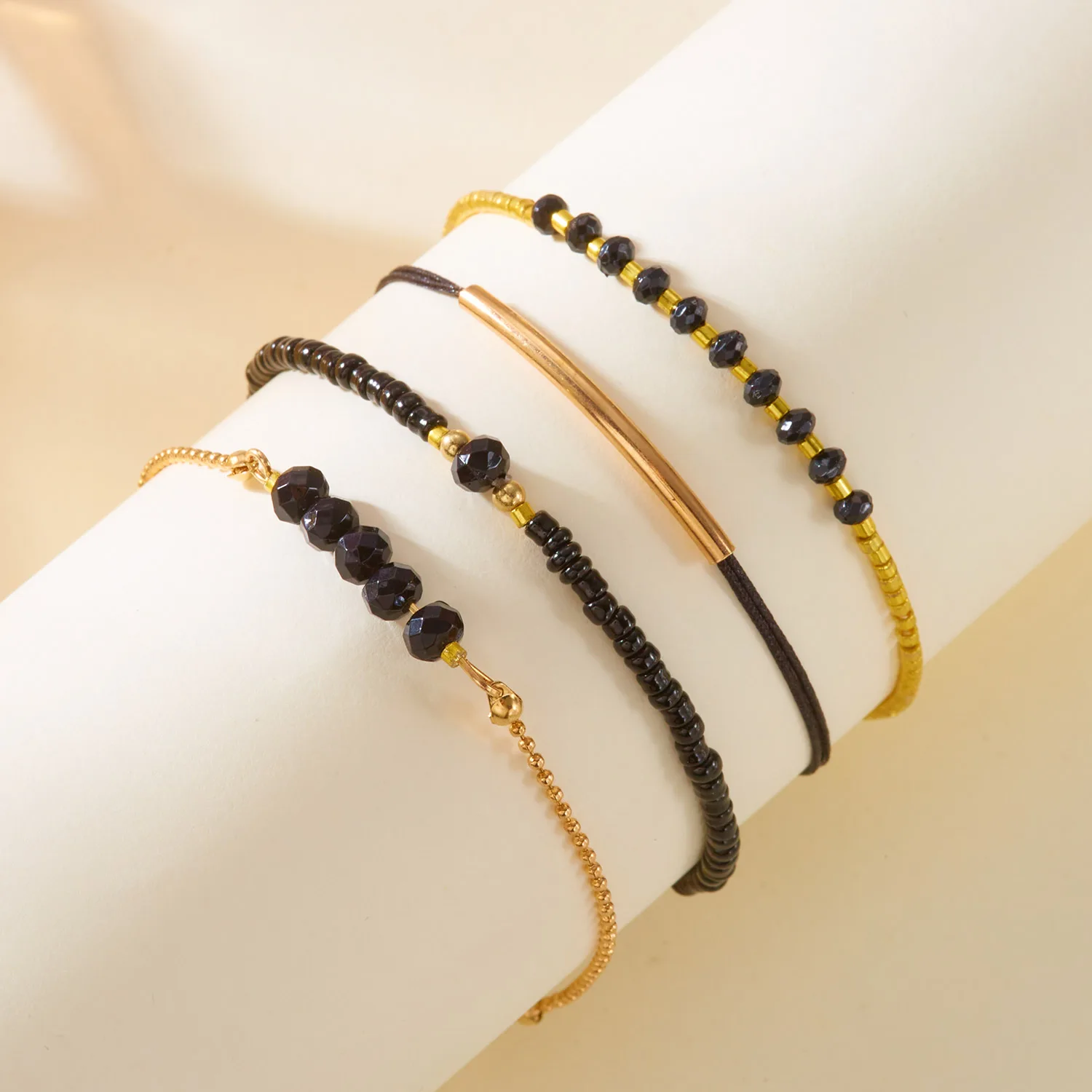 Handgefertigtes schwarzes Glasstein-Armband-Set für Frauen, böhmischer mehrschichtiger gestapelter Reis, Perlen-Gliederkette, Armreif, Modeschmuck – Detail 4