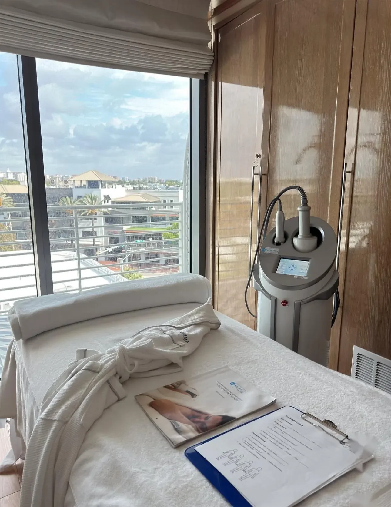 

Новинка: Аппарат для массажа Endosphere SLYRIC – коррекция фигуры, удаление целлюлита, снижение веса, роликовый массажер для тела